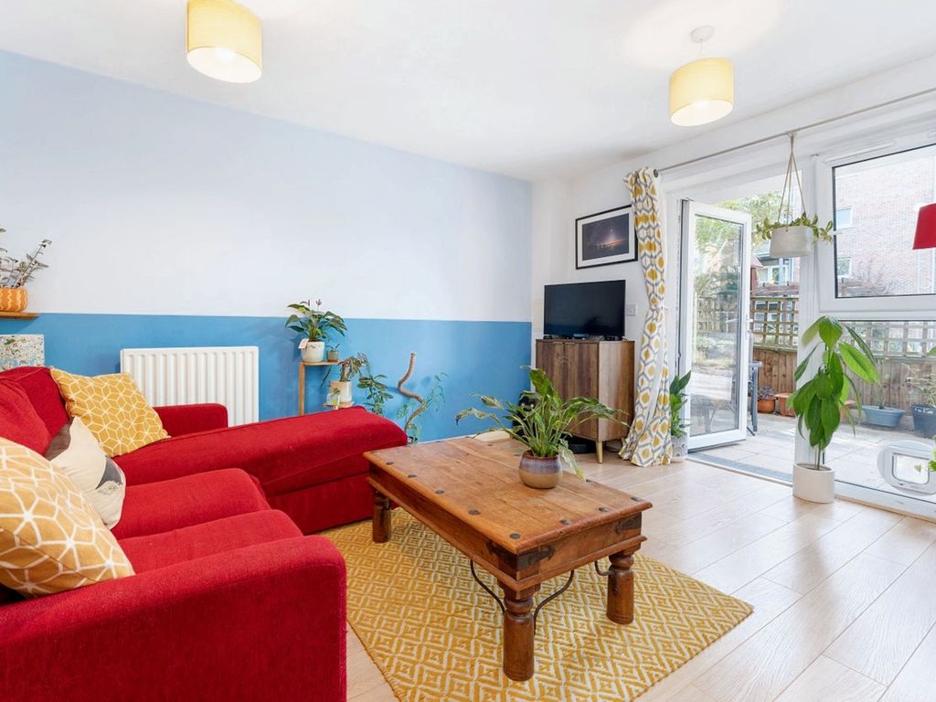 1 bed flat for sale in Great Chart Street, Battersea, London SW11, £