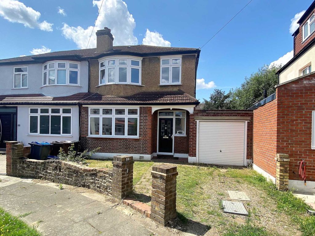 3 bed semidetached house to rent in Cedars Road, Morden SM4 Zoopla