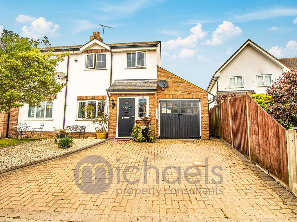 3 bed end terrace house for sale in Penticton Road, Braintree CM7 Zoopla