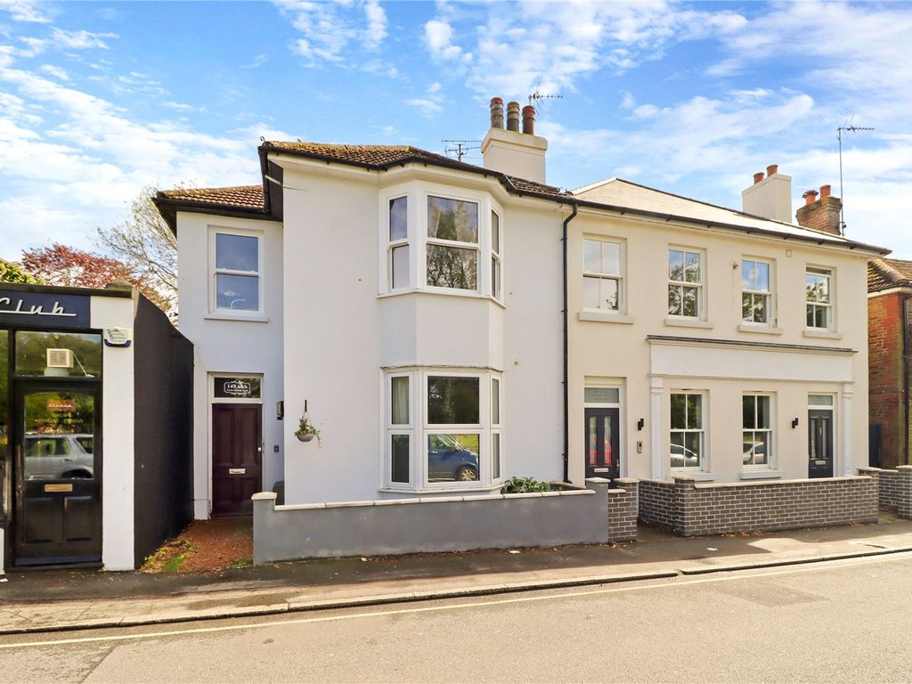 1 bed flat to rent in Lower Church Road, Burgess Hill, West Sussex RH15