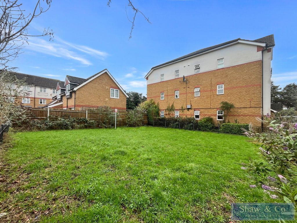 Land for sale in Marryat Close, Hounslow TW4, £135,000 Zoopla