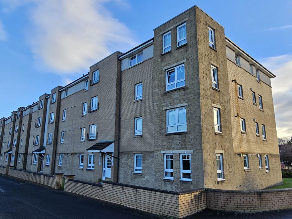 3 bed flat to rent in Whitelaw Gardens, Glasgow G64, £