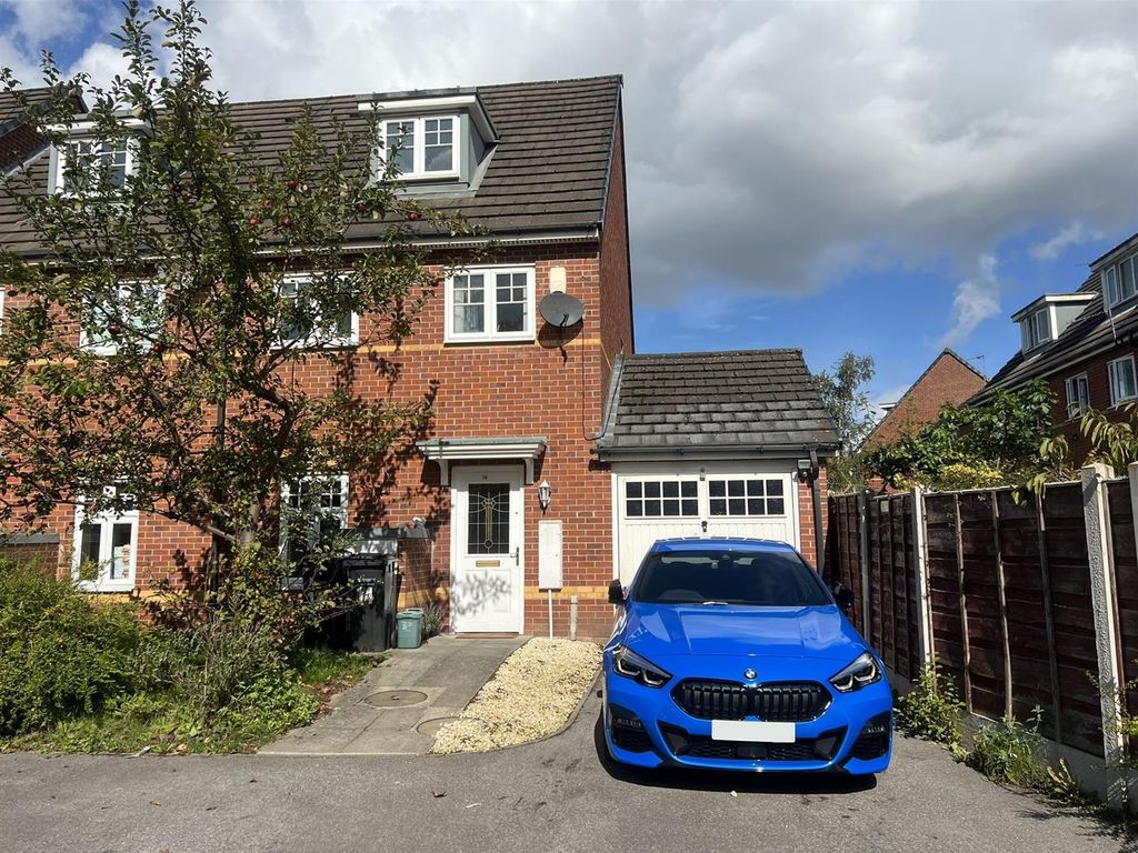 3 bed town house for sale in Abbeyfield Close, Stockport SK3, £250,000