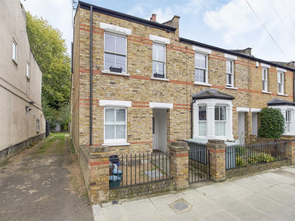 2 bed for sale in Winchester Road, St Margarets, Twickenham