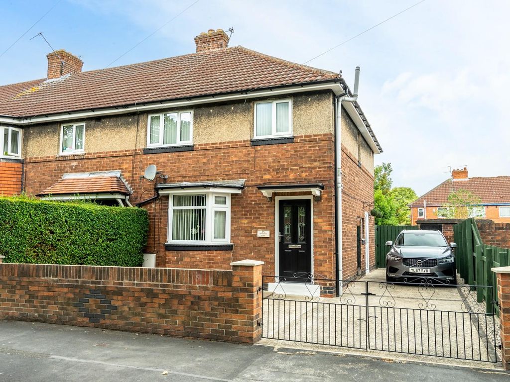 2 bed end terrace house for sale in Kingsway North, Clifton, York YO30