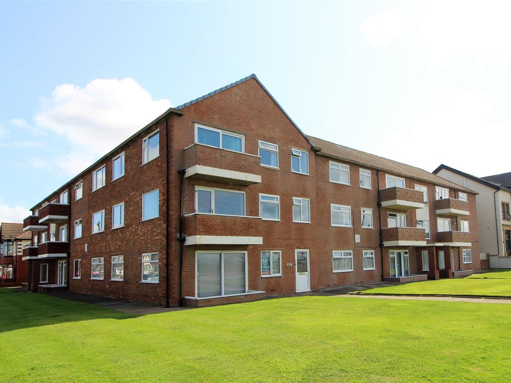2 bed flat to rent in Queens Promenade, Bispham, Blackpool FY2, £620 pcm Zoopla
