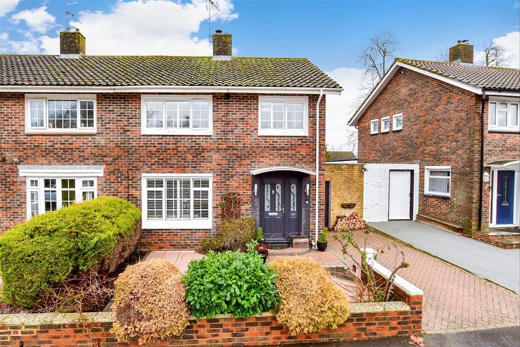 3 bed semidetached house for sale in Highams Hill, Gossops Green