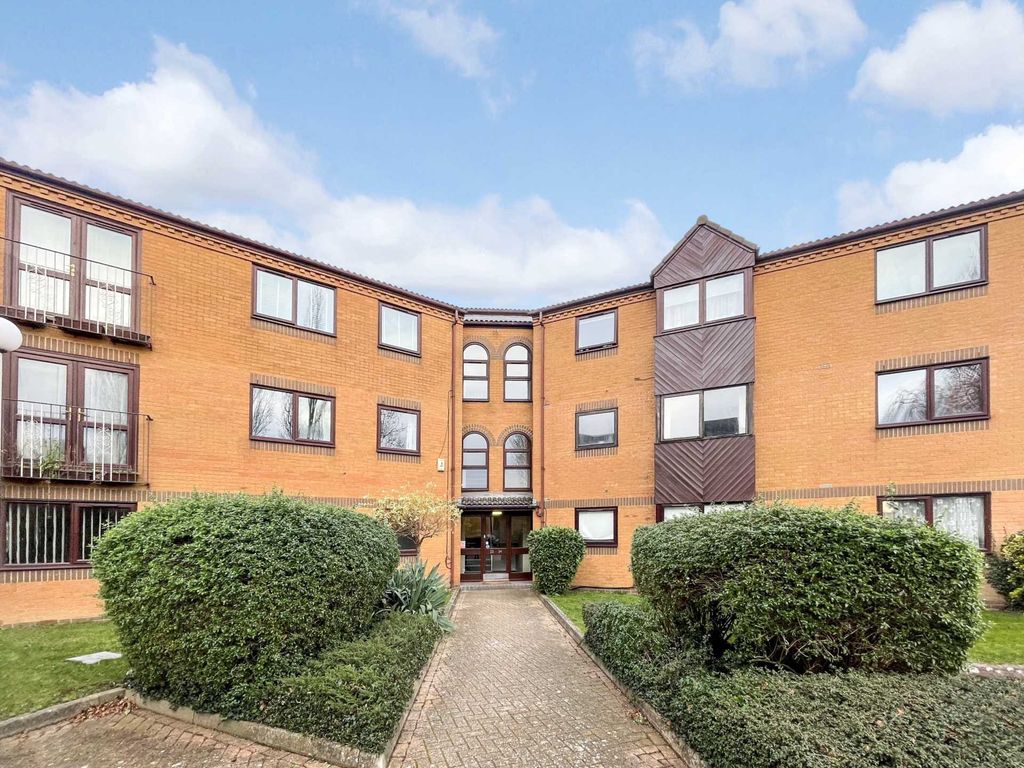 1 bed flat to rent in Westgate Court, Waltham Cross EN8 Zoopla