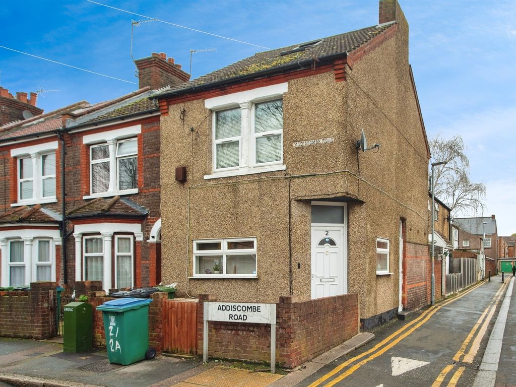 2 bed for sale in Road, Watford WD18, £260,000