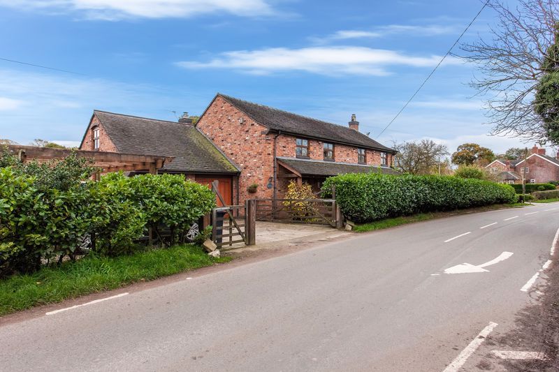 6 bed detached house for sale in Wallhill Lane, Brownlow, Congleton