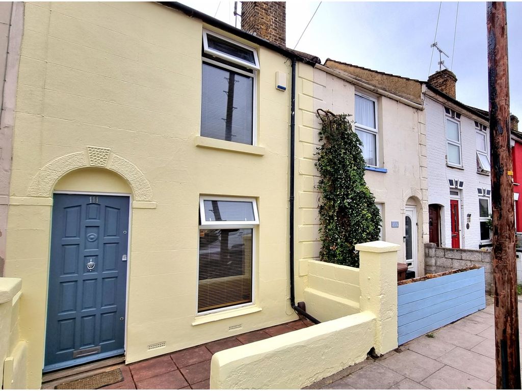 2 bed terraced house for sale in Gardiner Street, Gillingham ME7 Zoopla