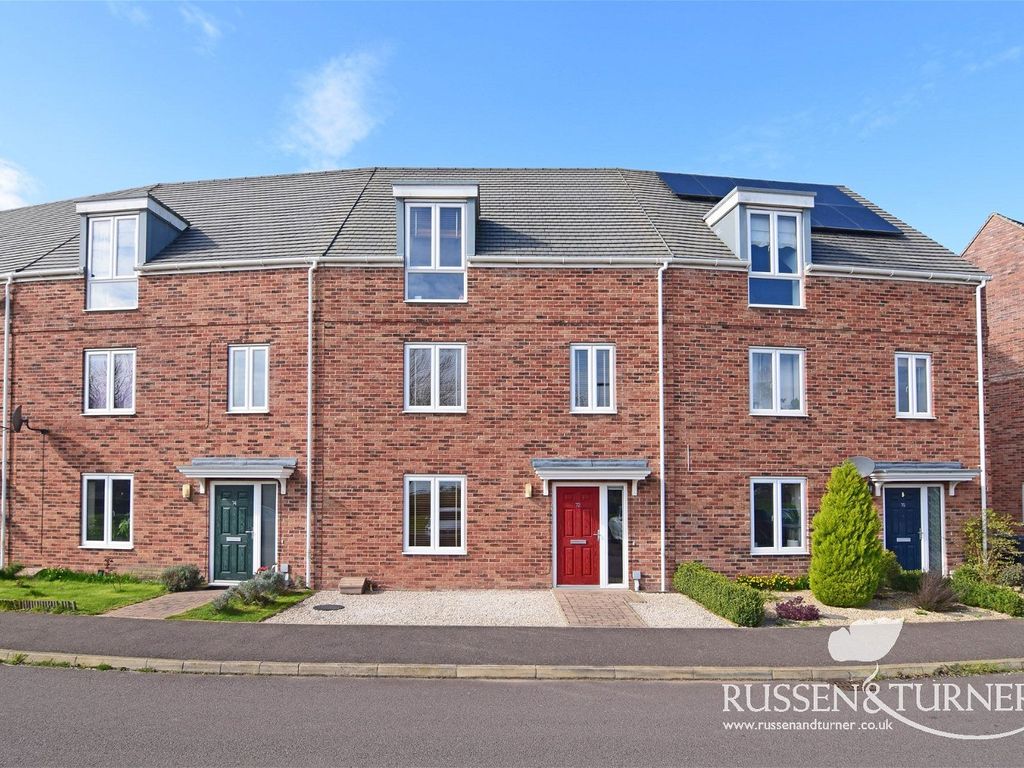 3 bed town house for sale in Sandpiper Way, King's Lynn PE30, £260,000