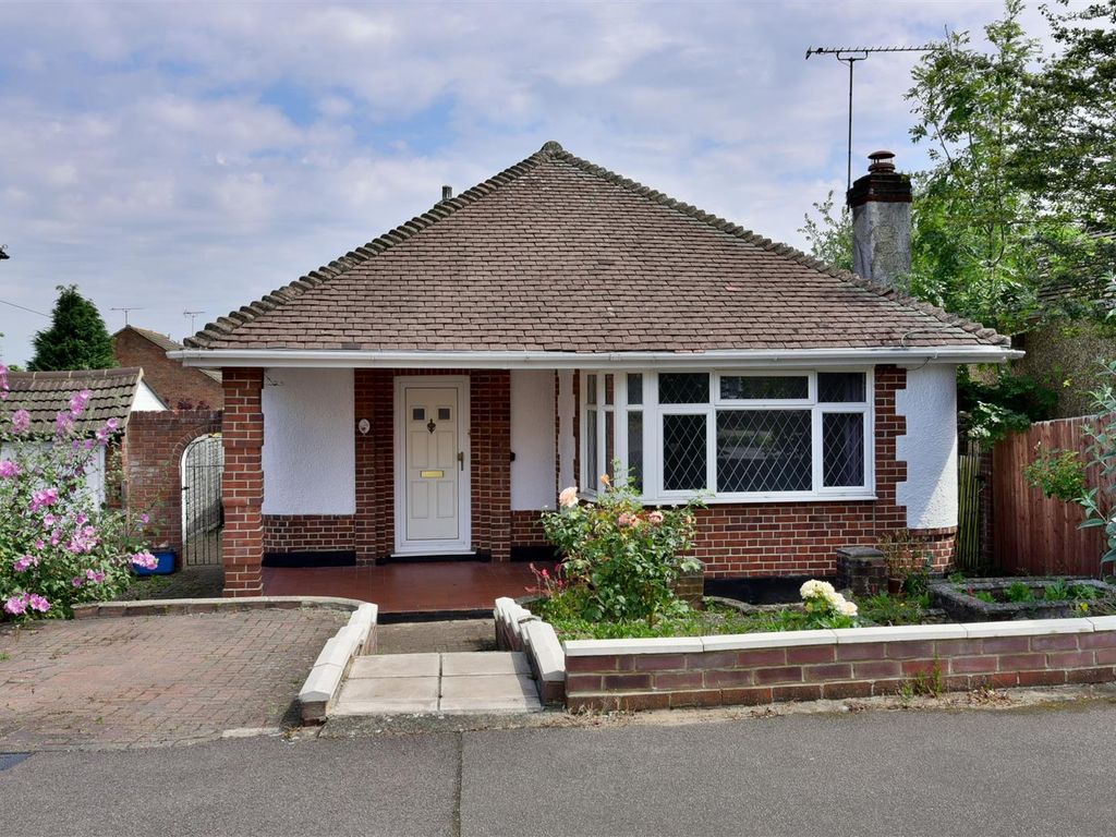 3 bed detached bungalow for sale in Sherwood Avenue, Potters Bar EN6, £
