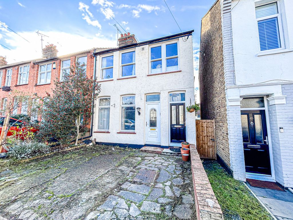 2 bed for sale in Gainsborough Drive, WestcliffOnSea SS0