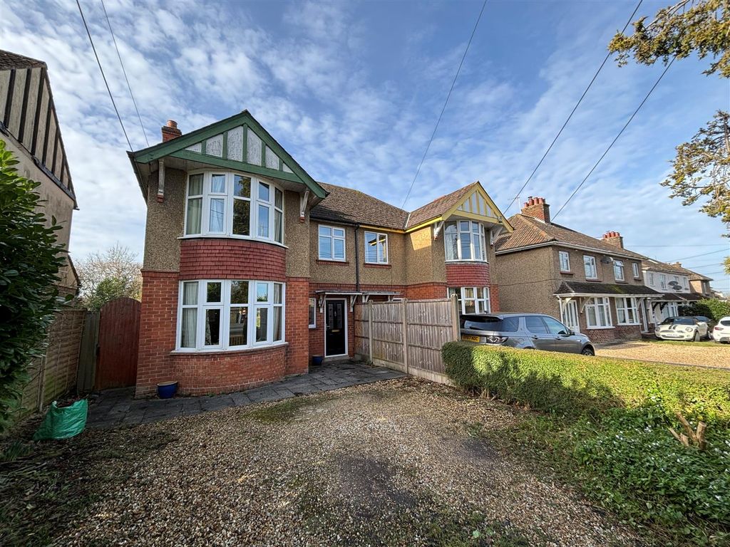 3 bed semidetached house for sale in Malmesbury Road, Chippenham SN15