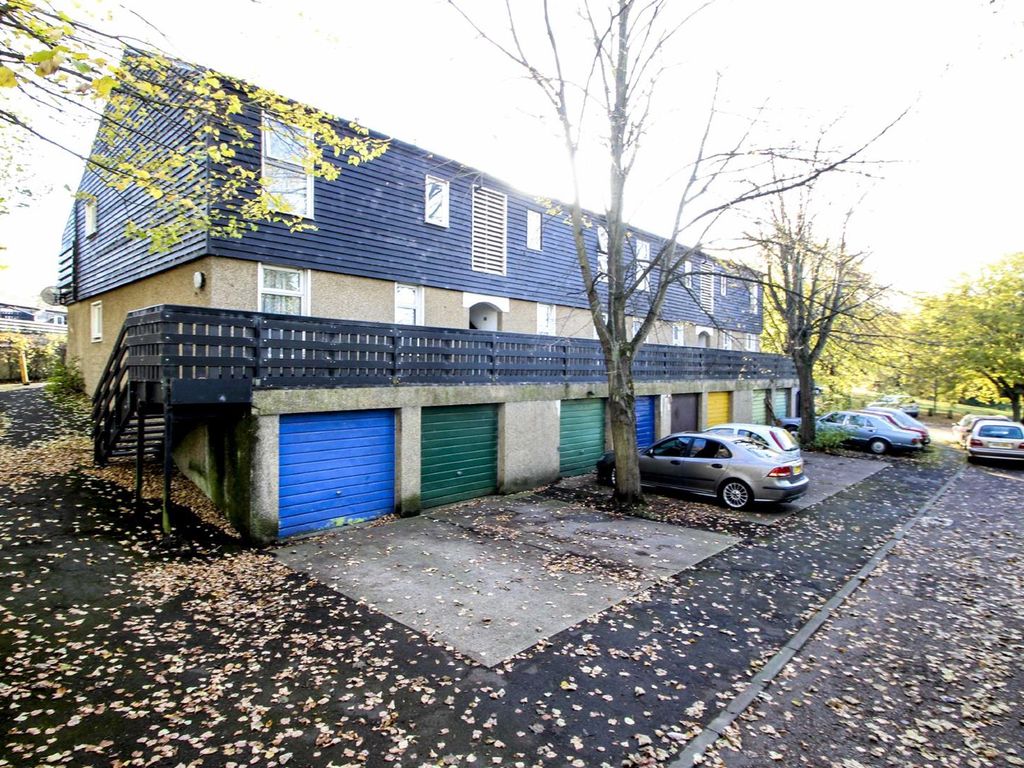 2 bed flat to rent in Campion, Great Linford, Milton Keynes MK14, £