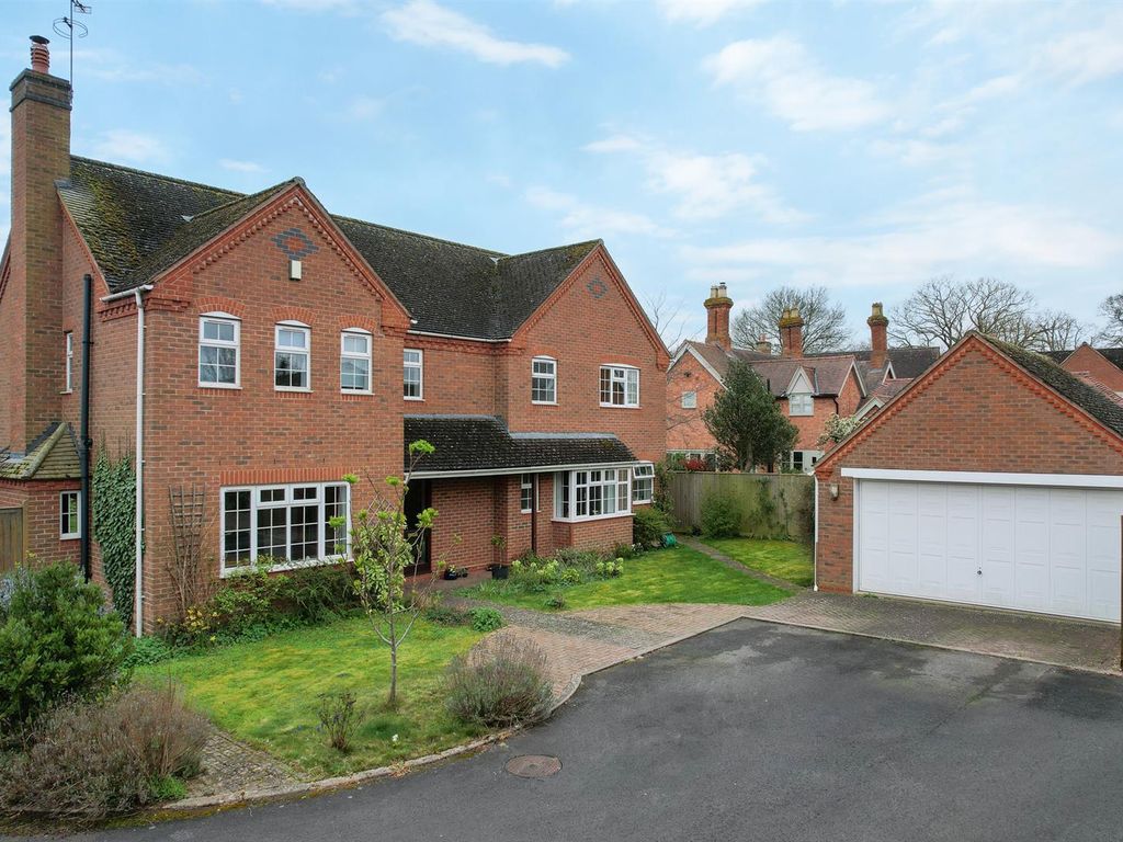 5 bed detached house for sale in The Old Orchard, Wellesbourne, Warwick