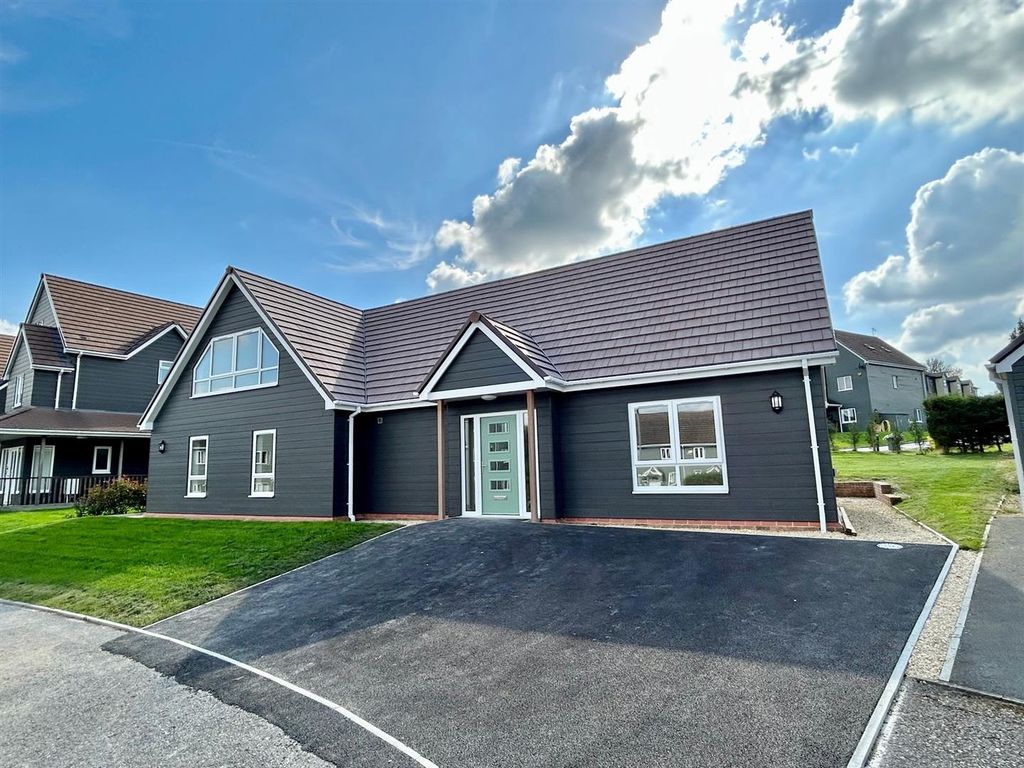 4 bed detached house for sale in The Wiltshire Leisure Village, Vastern