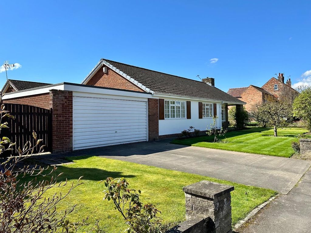 3 bed detached bungalow for sale in The Village, Earswick, York YO32, £