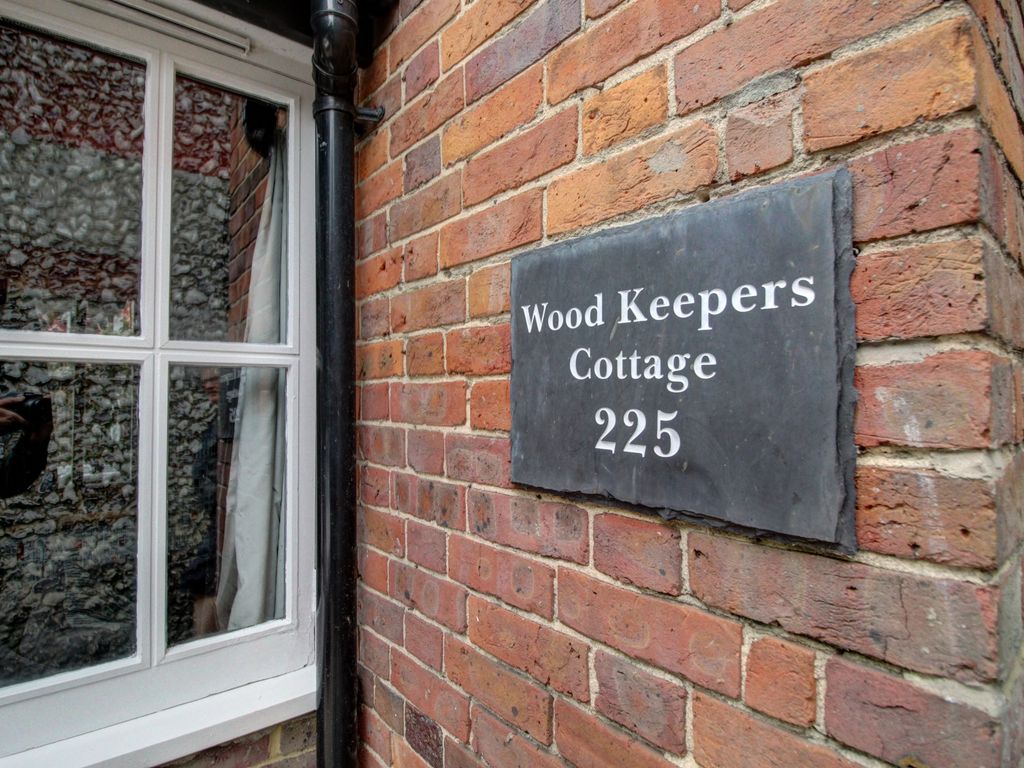 3 bed semidetached house for sale in Amersham Road, Hazlemere, High