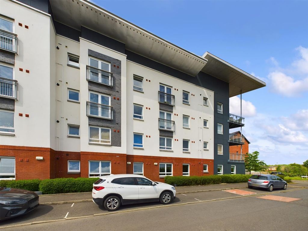 3 bed flat for sale in Whimbrel Wynd, Braehead, Renfrew PA4, £155,000