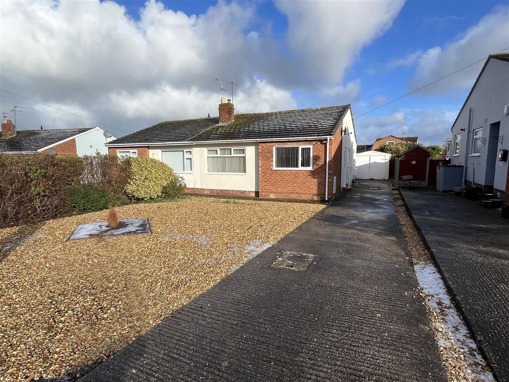 2 bed semidetached bungalow for sale in Coed Masarn, Abergele, Conwy