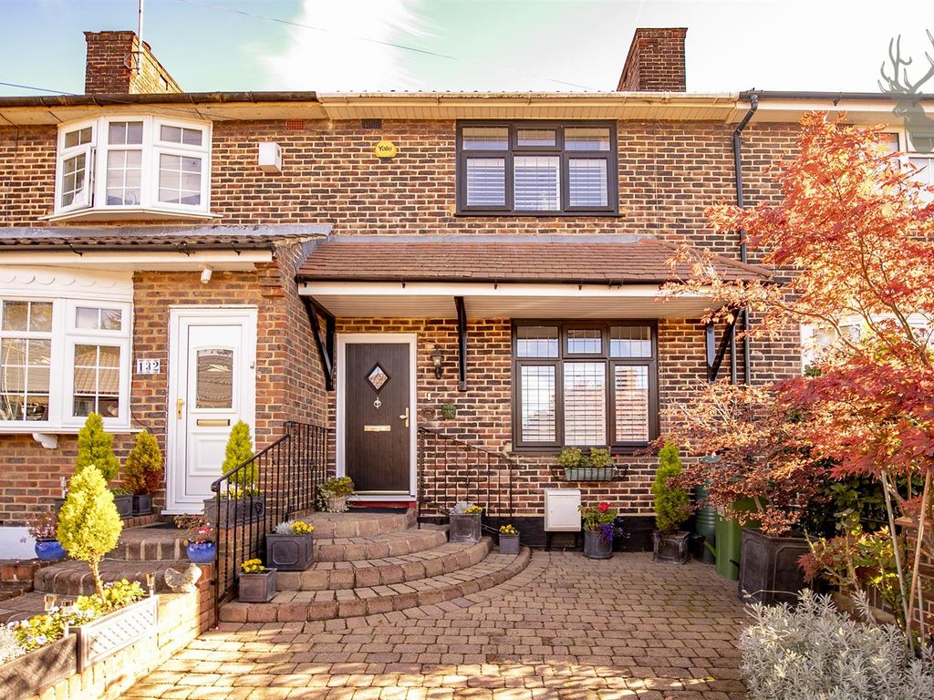 3 bed property for sale in Manor Farm Drive, London E4 Zoopla
