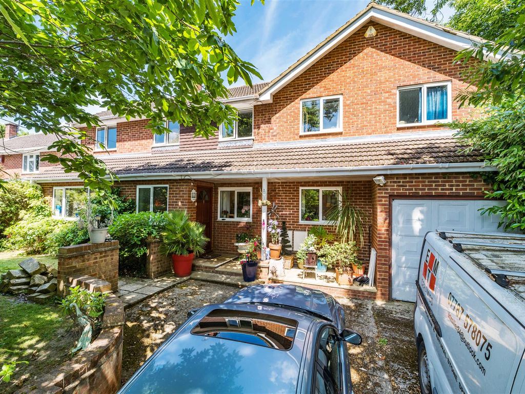 5 bed detached house for sale in Harts Leap Road, Sandhurst, Berkshire