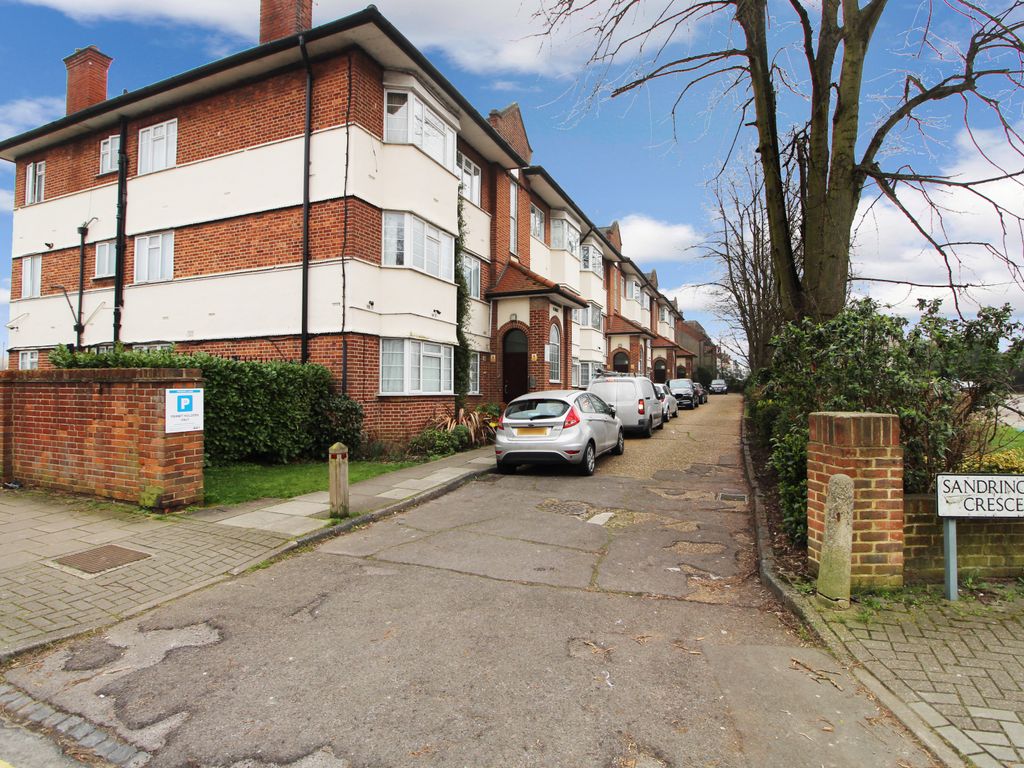 2 bed flat to rent in Sandringham Court, Alexandra Avenue, Rayners Lane