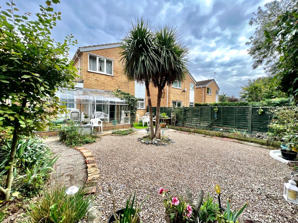 Milton Crescent, Leicester LE4  