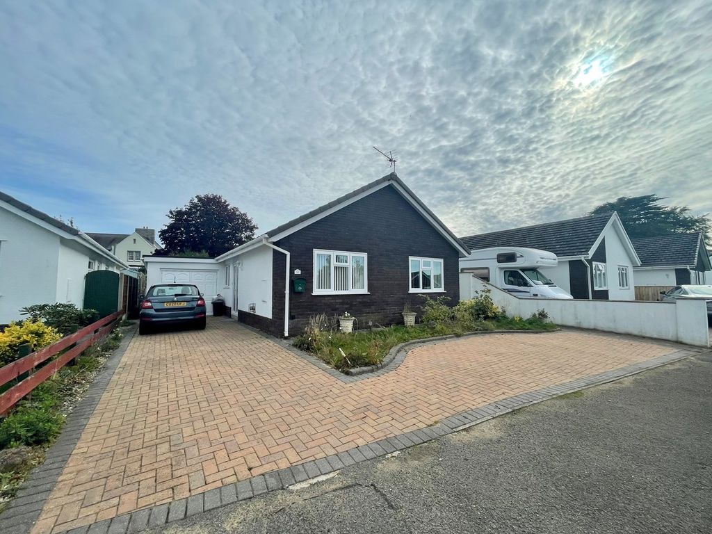 2 bed detached bungalow for sale in Vicarage Fields, Pembroke SA71, £