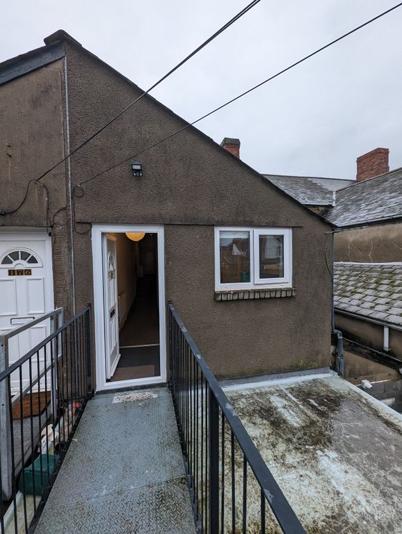 2 bed flat to rent in Holton Road, Barry CF63 Zoopla