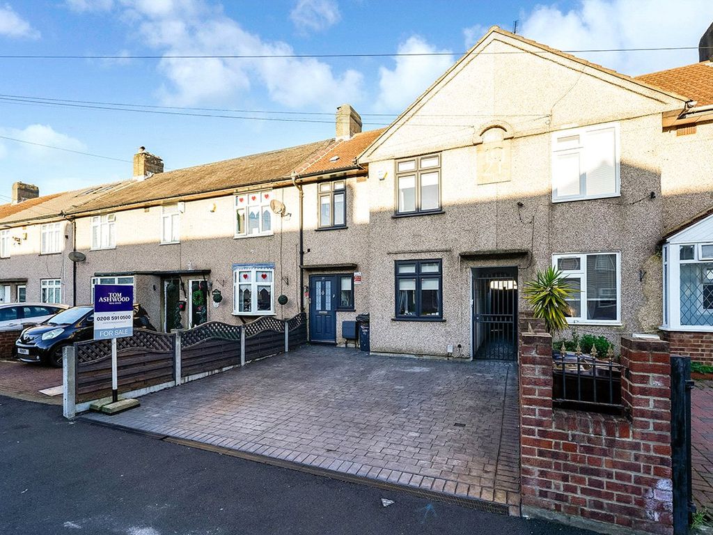 3 bed terraced house for sale in Fieldway, Dagenham RM8, £425,000 Zoopla