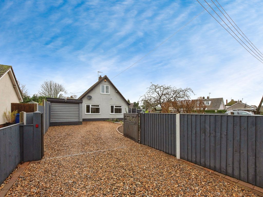 3 bed detached house for sale in Birds Croft, Bury St. Edmunds IP31, £