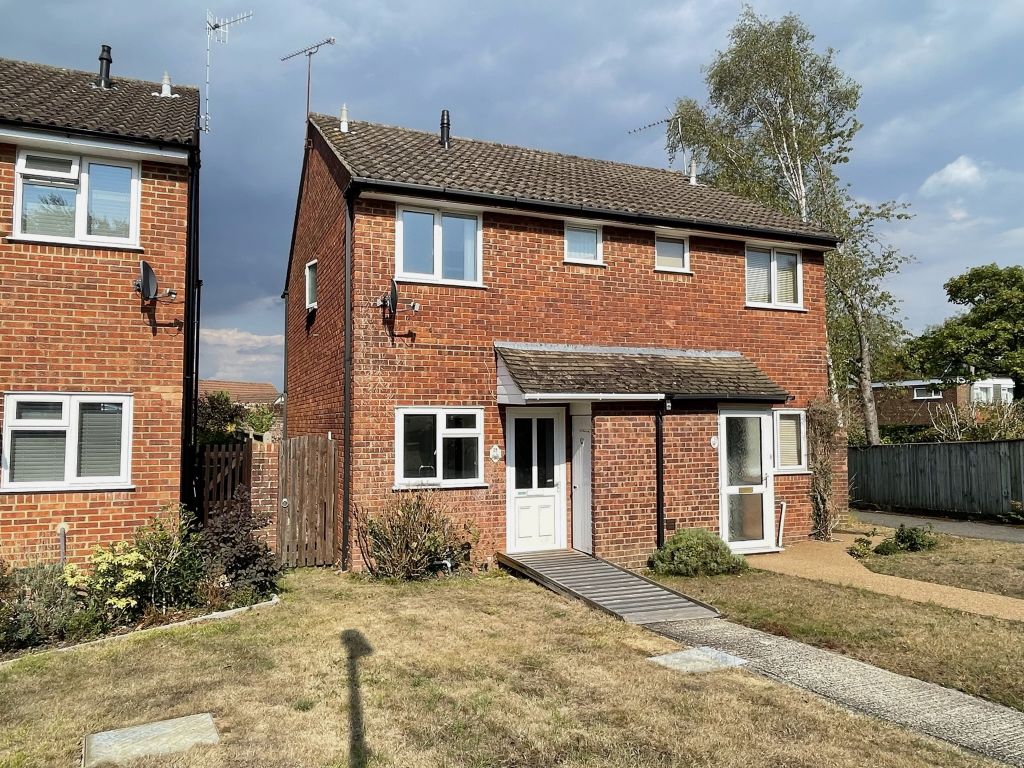 2 bed semidetached house for sale in Carpenter Close, Hythe