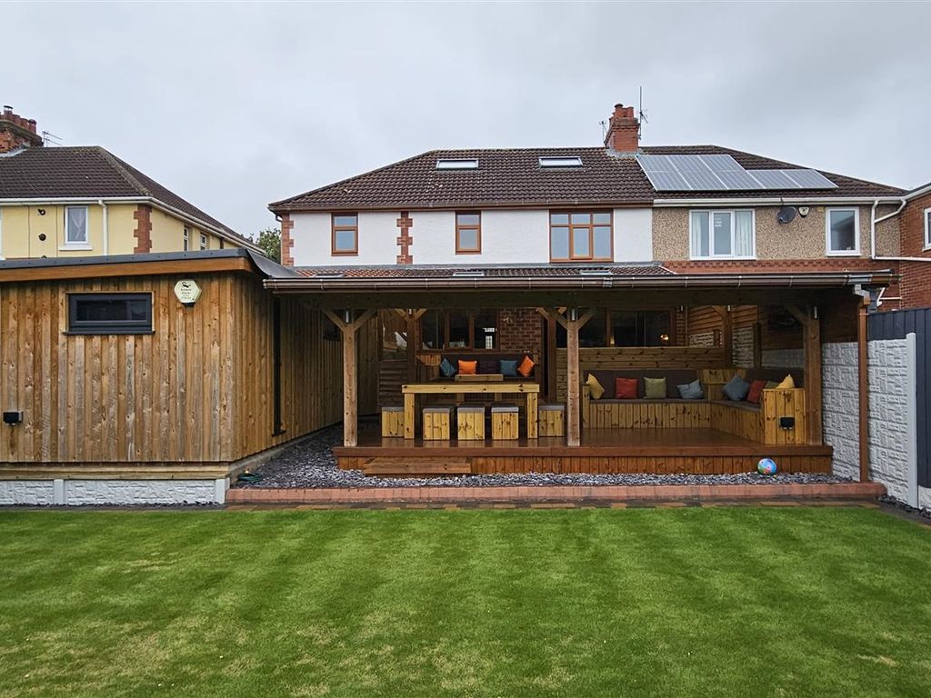 5 bed semidetached house for sale in Crabgate Drive, Skellow