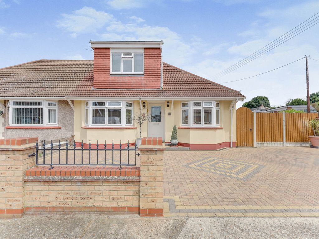 4 bed property for sale in Bowers Road, Benfleet SS7, £450,000 Zoopla