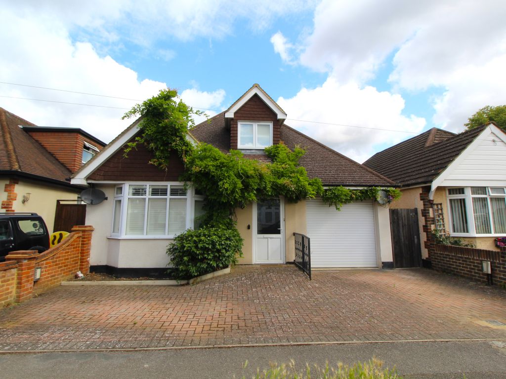 3 bed detached bungalow for sale in Mowbray Avenue, Byfleet, Surrey