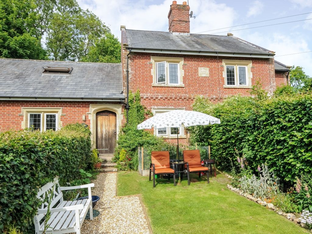 2 bed terraced house to rent in Hillview, Deanland, Sixpenny Handley