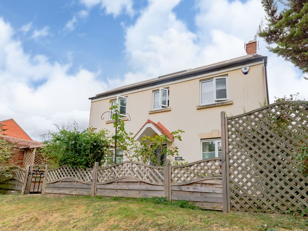 3 bed detached house for sale in Ulysses Road, Swindon, Wiltshire SN25