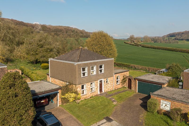 4 bed detached house for sale in Fleet Close, Hughenden Valley, High