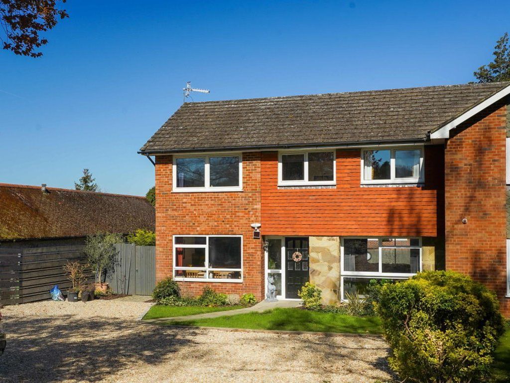 4 bed semidetached house to rent in Leatherhead Road, Great Bookham, Bookham, Leatherhead KT23