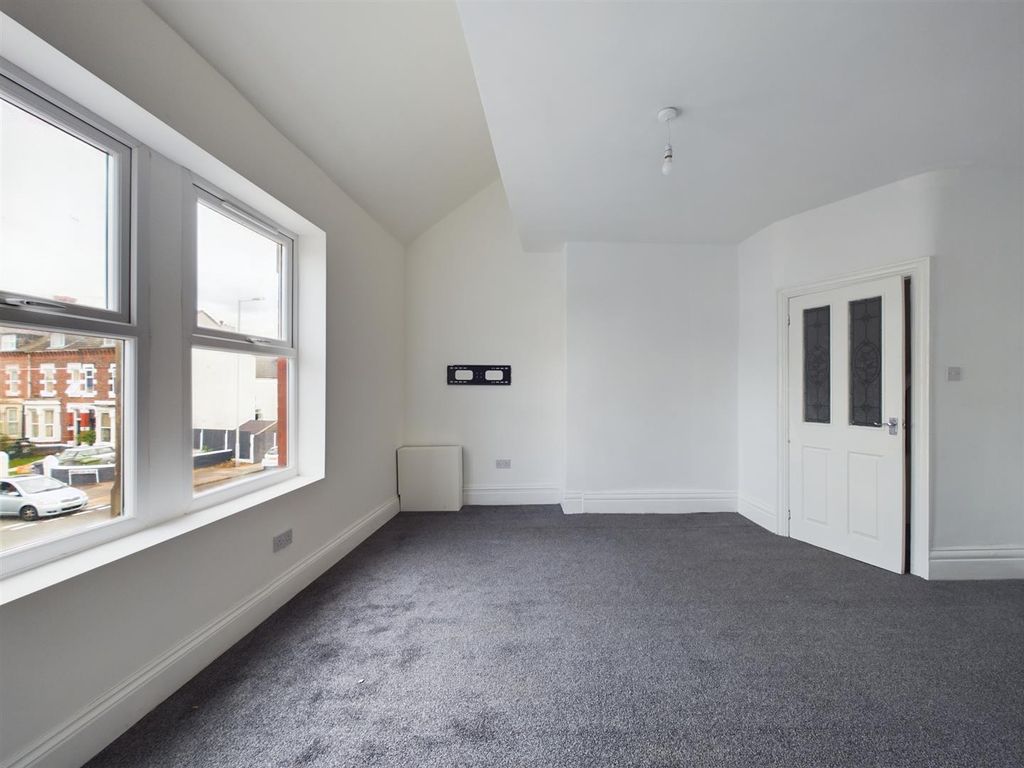 3 bed flat to rent in Liscard Road, Wallasey CH44, £650 pcm Zoopla