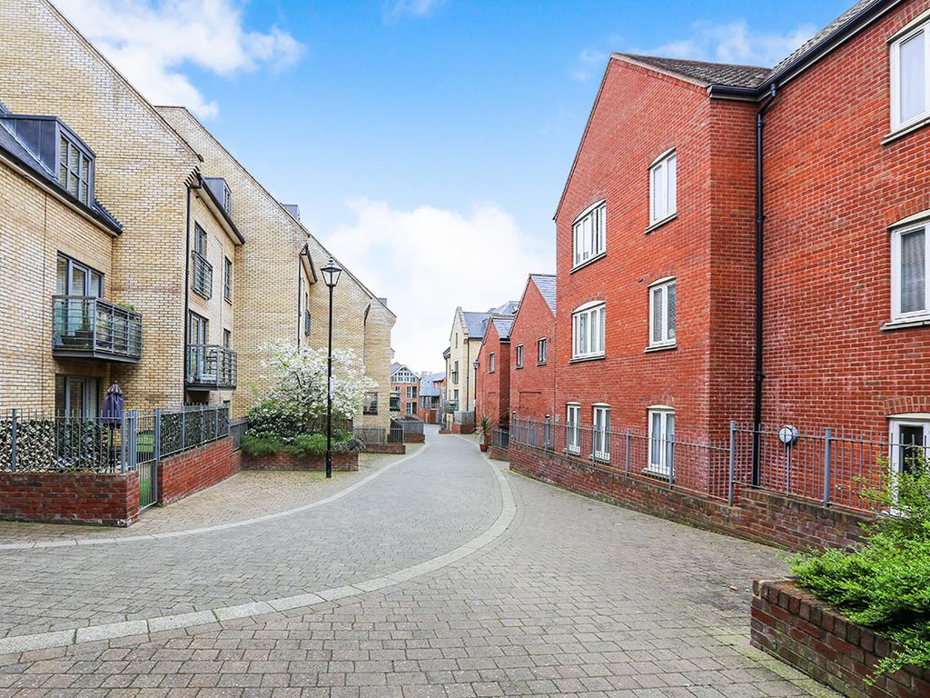 1 bed flat to rent in Coopers Yard Paynes Park, Hitchin, Hertfordshire SG5, £1,100 pcm Zoopla