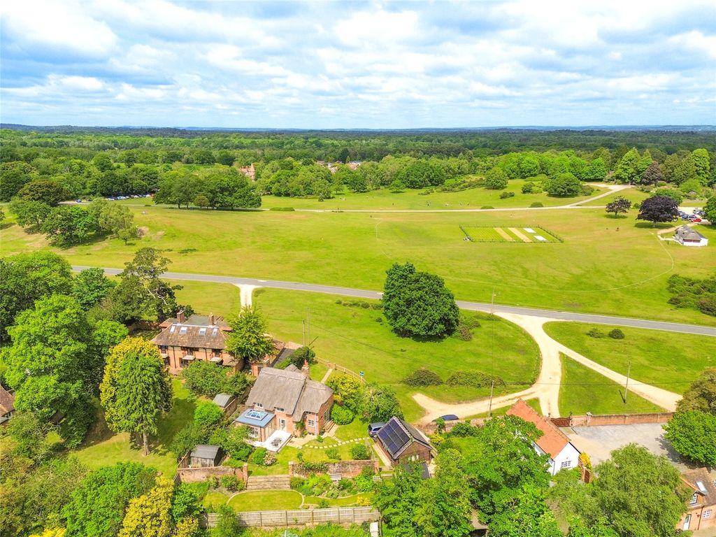 4 bed detached house for sale in Beaulieu Road, Lyndhurst, Hampshire