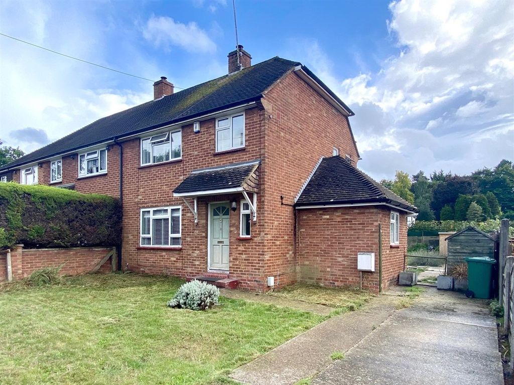 3 bed semidetached house for sale in St. Martins Meadow, Brasted