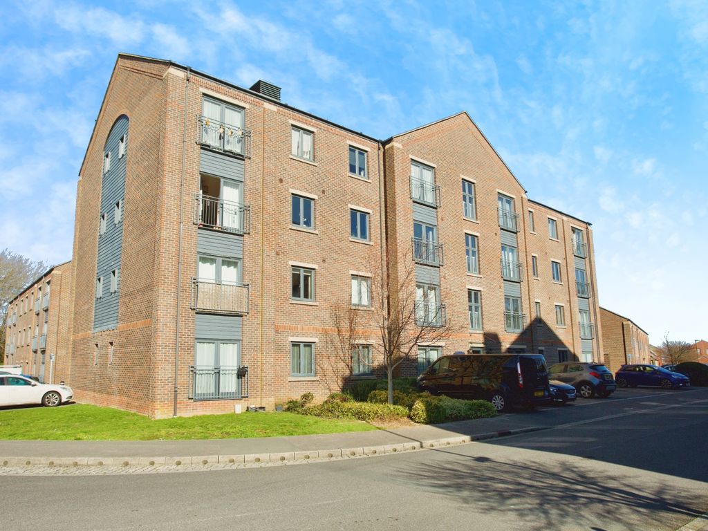 2 bed flat for sale in Heritage Way, Gosport PO12, £160,000 Zoopla