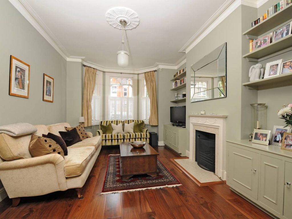 4 bed terraced house to rent in Lavenham Road, Southfields, London SW18