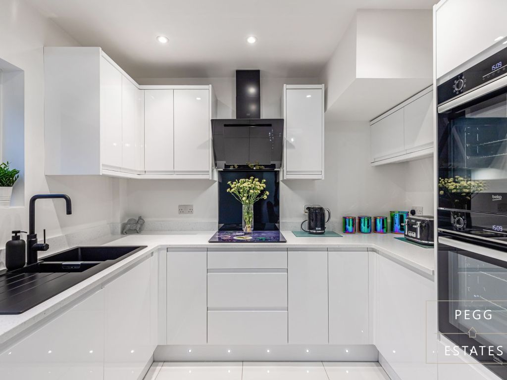 3 bed terraced house for sale in Main Avenue, Torquay TQ1, £230,000