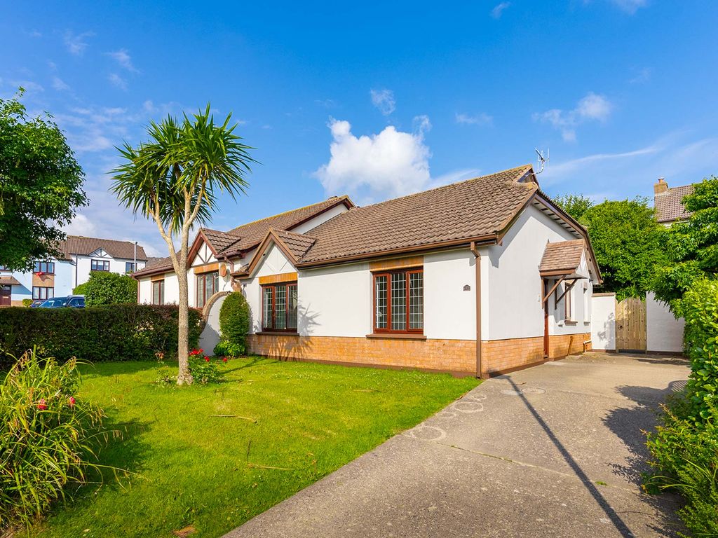 2 bed semidetached bungalow for sale in 13 Hampton Grove, Farmhill